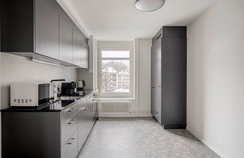 Hard Apartment | Wonderful Hard 1BR w/Shared W/D, 2 min to Groceries, by Blueground