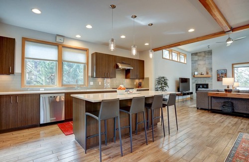 Westbrook Meadows House | Wonderful Modern Gem Near Trails & Mt Bachelor, Huge Deck, Hot Tub, Fireplace Gourmet Kitchen