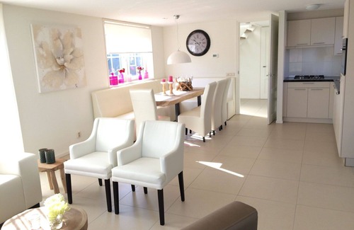 West-Graftdijk House | Wonderful private villa for 10 people with WIFI, pool, TV, terrace and parking
