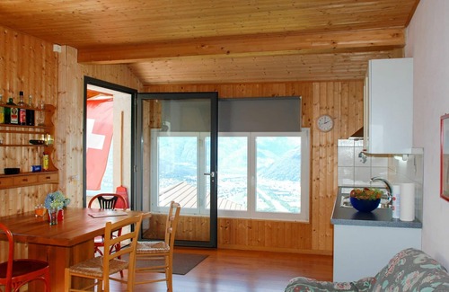 Vairano House | Wonderful private villa for 4 people with WIFI, TV, patio, pets allowed, panoramic view and park.