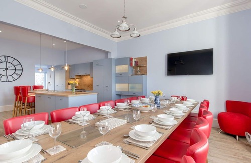 Portpatrick House | Wonderful private villa for 16 guests with WIFI, TV, patio and pets allowed