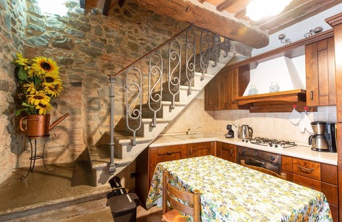 Montorgiali House | Wonderful private villa for 5 people with WIFI, A/C, hot tub, TV, patio and pets allowed
