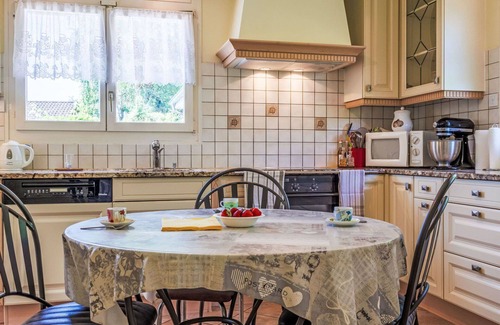 Genthod Villa | Wonderful private villa for 8 guests with WIFI, private pool, TV, terrace, pets allowed and park.