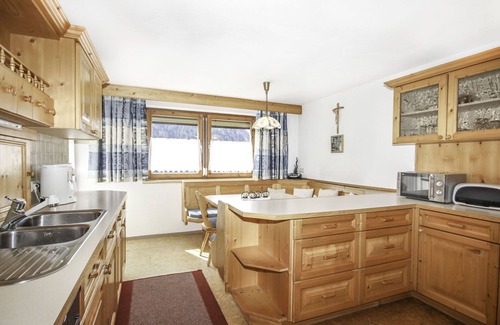 Flirsch House | Wonderful private villa for 10 guests with WIFI, TV, patio, pets allowed and parking
