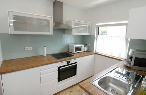 Floridsdorf House | Wonderful private villa for 4 guests with WIFI, A/C, TV, pets allowed and parking