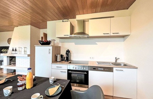 Hausen House | Wonderful private villa for 8 guests with WIFI, TV, terrace, pets allowed and parking