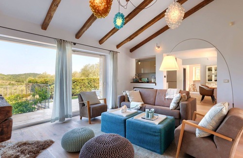 Momjan House | Wonderful private villa for 4 people with private pool, A/C, WIFI, TV and patio