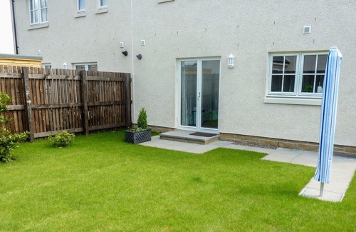 Kinross House | Wonderful private villa for 5 guests with WIFI, TV, patio and parking