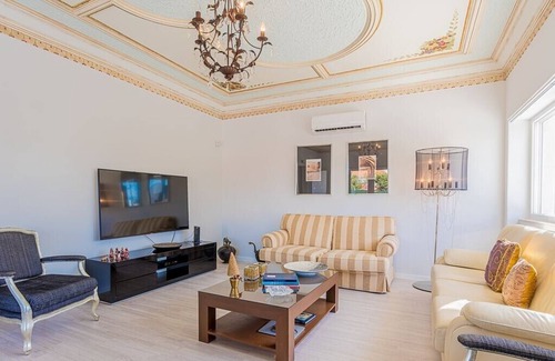 Charneca de Caparica e Sobreda Villa | Wonderful Portuguese Villa | 9 Bedrooms | Villa Luis Azul | Perfect for Larger Groups, Games Room & Sleeps 20 | Charneca de Caparica