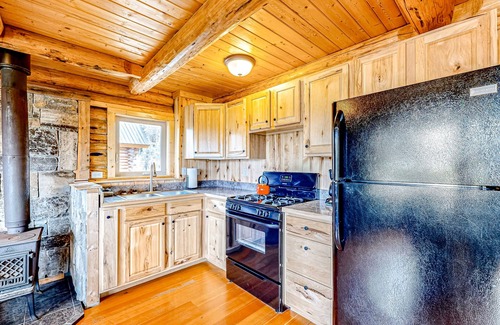 Polebridge Cabin | Wonderful rustic cabin with a full kitchen - near Glacier National Park