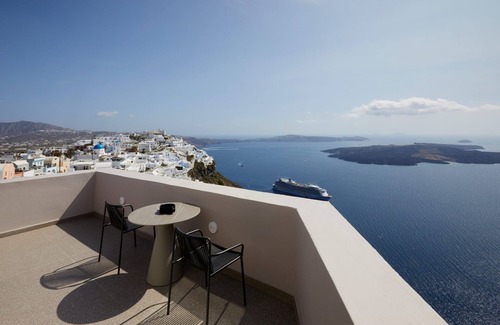Firostefani Villa | Wonderful Santorini Villa | Villa Sheril | 1 Bedroom Suite | Outdoor Hot Tub |.