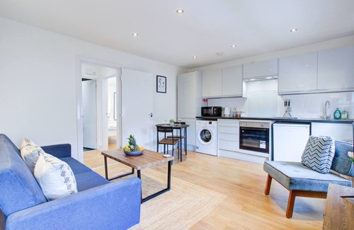 Brockley Apartment | Wonderful Two Bedroom Apartment - 5 minutes walk to station!