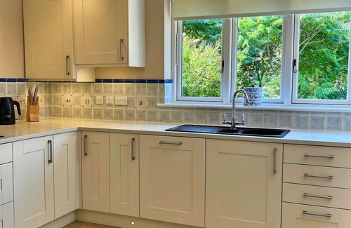 Kingham House | Wonderful villa for 6 people with pool, WIFI, pets allowed and parking