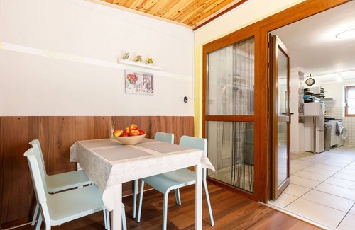 Siofok-Sosto House | Wonderful villa for 4 guests with A/C, hot tub, WIFI, TV, balcony, pets allowed and parking