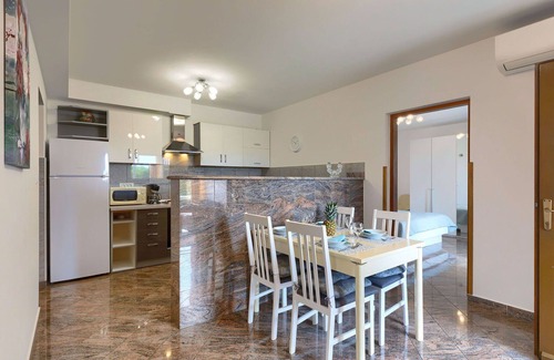Martinski House | Wonderful villa for 8 people with A/C, WIFI, private pool, TV, terrace and parking