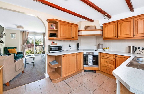 Thirsk House | Wonderful villa for 4 guests with WIFI, pool, hot tub and terrace