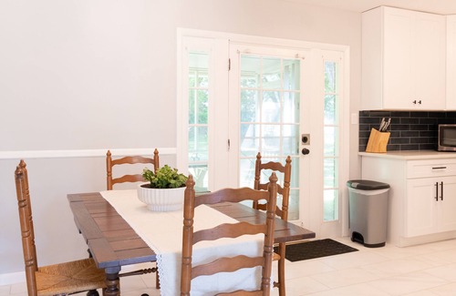 Green Acres House | Wonderfully Comfy Athens Abode