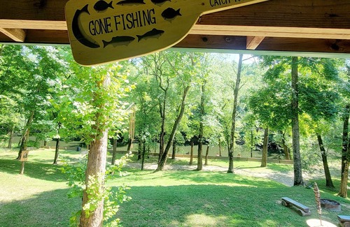 Battletown Cabin | Wondering Woods Riverfront Cabin-Private Boat Ramp and Dock