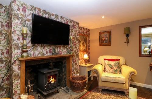 Newburgh House | Wonderland Cottage