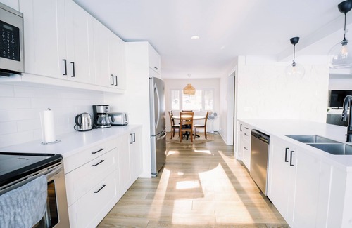 Conquerall Bank House | Wood-Fired Sauna on The Water, Sleeps 8 – Private Waterfront!