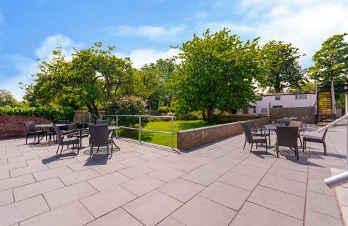 Hooton Hotel | Woodcote Hotel