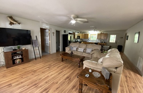 Jasper House | Wooded Bliss at Lake Sam Rayburn