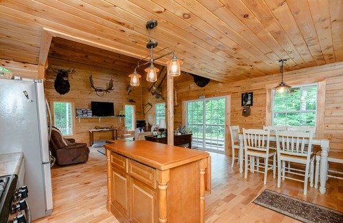 Bingham Cabin | “Wooded Bliss” 💕Cabin in Bingham Maine!
