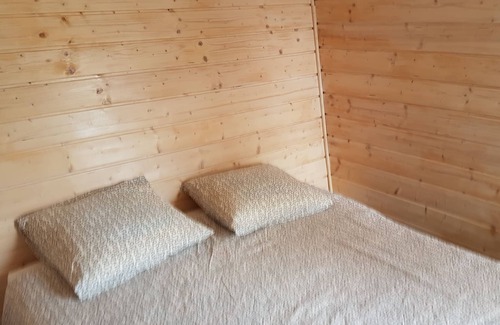Pont-de-Salars Ski Chalet | Wooden chalet on the lake of Pont de Salars, in Aveyron