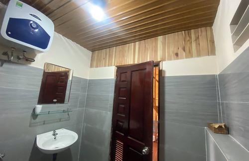 Da Lat Ski Chalet | Wooden House
