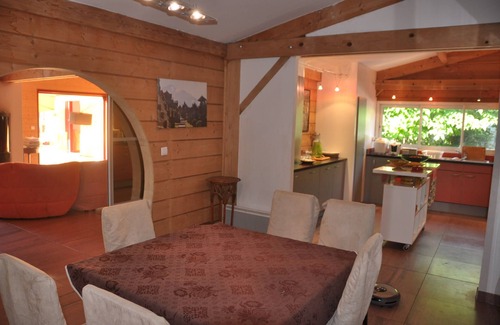 Aiguelongue House | Wooden villa with pool and garden in Montpellier near streetcar and shops