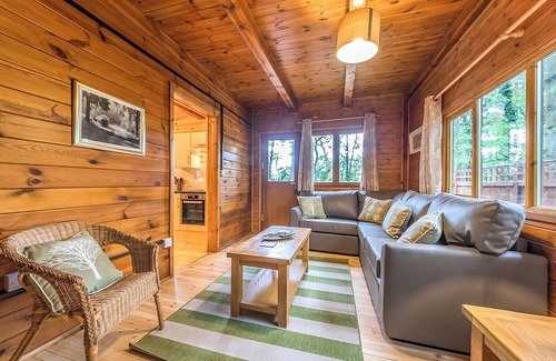 Overton-on-dee Ski Chalet | Woodland Hawthorn Lodge