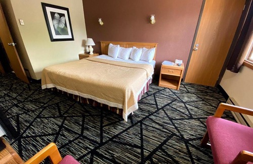 Medford Hotel | Woodland Inn & Suites