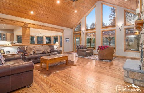 Perry Park House | Woodland Retreat 1 Acre Game Area Huge Yard
