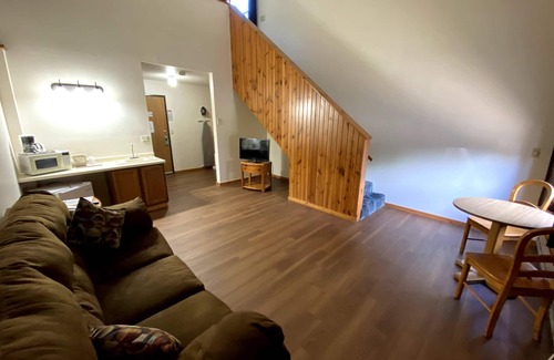 Medford Hotel | Woodlands Inn & Suites