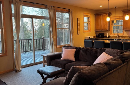 Holcombe Cabin | Woodlawn Lakeside Retreat - 2 BR Waterfront Cabin