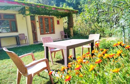 Gushaini House | WoodRose Ecostay - Couple's Favourite