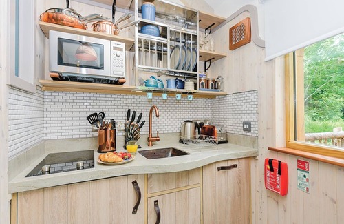 Ryde Cottage | Woodside Bay Treehouse