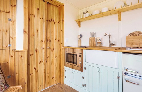 Heights of Achterneed Cottage | Woodside Hut 3 - UK36107