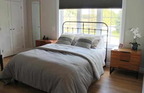 Lakeshore House | Woodslee Bed and Breakfast