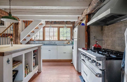 Bearsville Apartment | Woodstock Barn Artist’s Retreat in Bearsville