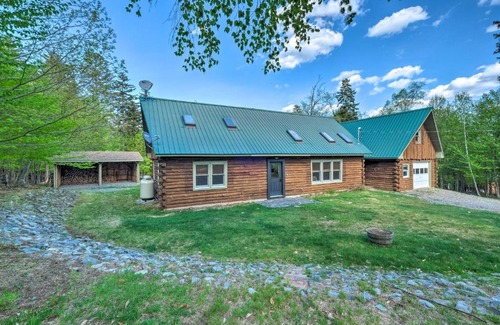 Beaver Cove House | Woodsy Beaver Cove Cabin with Deck and Fire Pit!