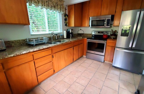 Sebastopol Cottage | Woodsy Cottage in Wine Country Near Bodega Bay in Sebastopol