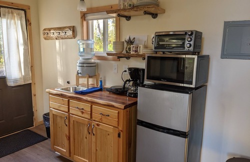 South Range Cabin | Woodsy Personal Retreat Cabin - "Quietude"