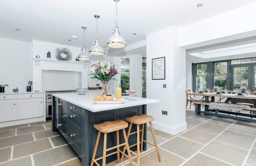 Henley House | Woodvale - Sleeps 20