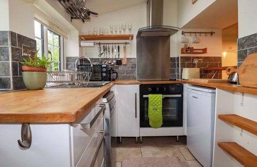 Looe Cottage | WOODVIEW, pet friendly, character holiday cottage in Looe