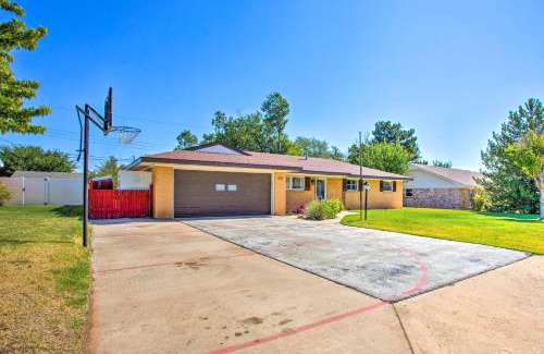 Woodward House | Woodward Home Near Crystal Beach Water Park!