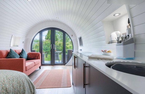 Kilgetty Apartment | Woody's - 1 Bedroom Pod - Cold Inn