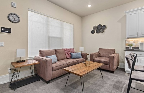Central Business District Apartment | Work Here! King Bed, 400+ Mbps WiFi, BYU