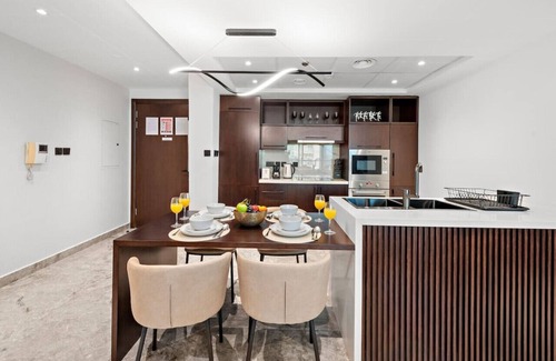 Downtown Dubai Apartment | World Class | 2BR | Dubai Skyline & Sea view