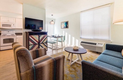 Mission Valley Hotel | WorldMark Mission Valley - 1 Bedroom Accessible